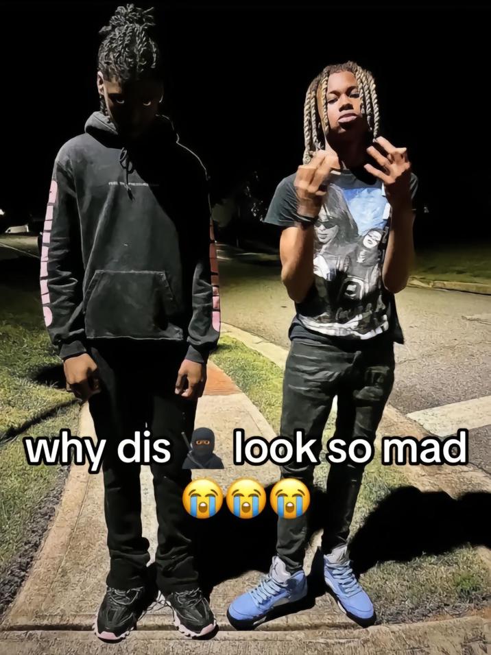 i was artblocked and <a href="/souretsushunrin/">mk • エムケー</a> motivated me to draw IDK HOW TO POST ON TWITTER SOREY
#刀剣乱舞 #とうらぶ