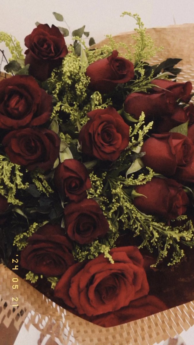 nacretina's tweet photo. TT exclusivo para salvar todas as minhas flores futuras… 
Eu amo amar o Lucas (e amo como ele alimenta o romance no meu coração canceriano) 🌹💐🌷🌼 https://t.co/mZnnI0pTrX