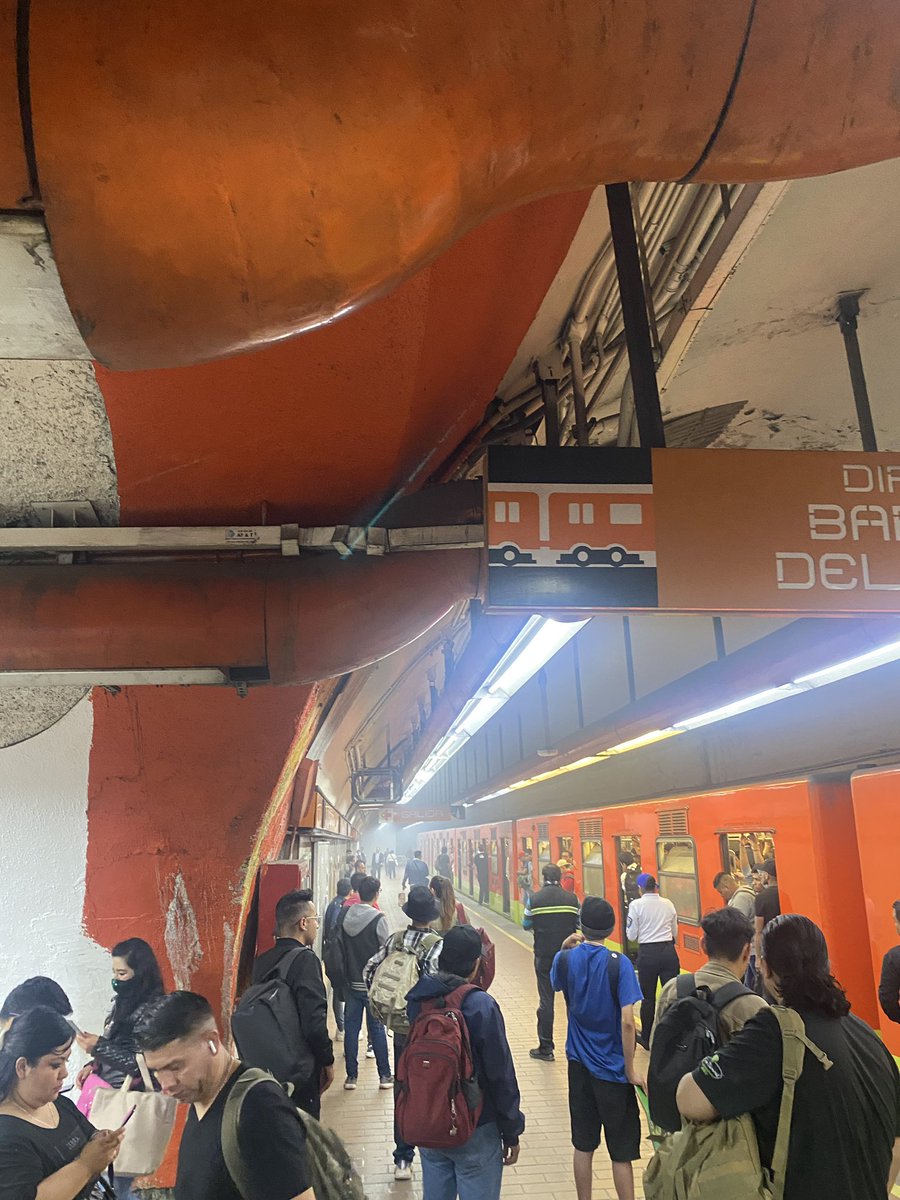_pacozaldivar's tweet photo. @MetroCDMX casual el metro quemándose. Pero si sí le dan mantenimientooo 🤔🤔🤔 https://t.co/AfxLlzTzmk