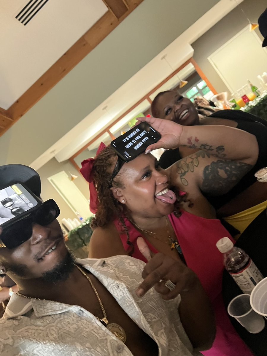 ChelssChelss2's tweet photo. Leo season 🤍♌️ #BRUNCHELLA24 https://t.co/B3VHAslI8s