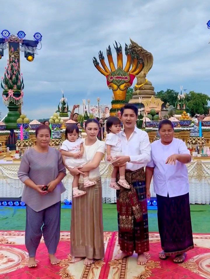 khontonnum's tweet photo. #ออกพรรษาน้ำตาหล่น
#แอนอรดี
https://t.co/rZS8kLlt8B https://t.co/vDRUnlo7i3