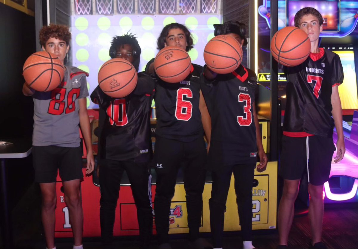 BrowardShowcase's tweet photo. Thank you @DaveandBusters for hosting our 2024 Showcase particpant @MHS_Knights_FB team for a night of #Fun #Food and #Games
@BrowardEdFound
@BCAA_Sports
@Coach_Perry24 https://t.co/epu4P6Sk9F