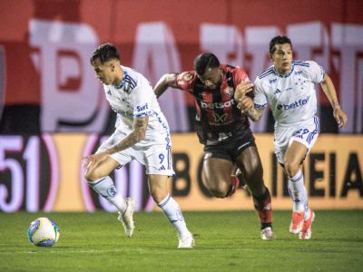 GVYwLCQXwAArqwq?format=jpg&name=small