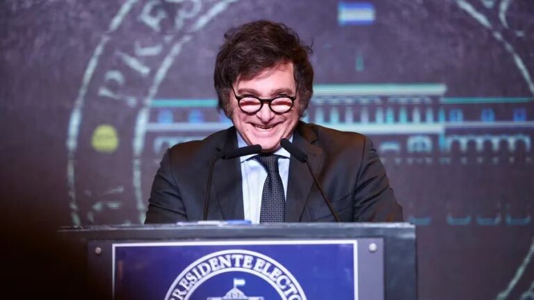 4PAgenda's tweet image. #Milei lanzó su furia por el aumento de #sueldos de los #senadores

agenda4p.com.ar/2024/08/19/mil…