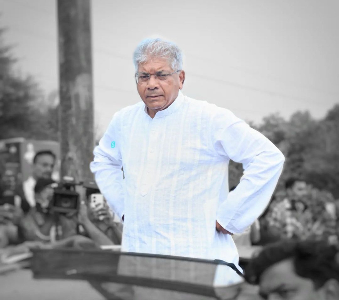 drsushrutz's tweet image. वंचित बहुजन आघाडी 21 ऑगस्टच्या भारत बंदचे समर्थन करत आहे. 

- ॲड. @Prksh_Ambedkar

कुठं गेले  तथाकथित संविधान रक्षक, मनुपुरोगामी, निवडणुक हंगामी आंबेडकरवादी ?

बाकी सब सपने होते है , अपने तो अपने होते है !

@VBAforIndia
#भारतबंद #21_अगस्त_2024_भारत_बंद 
#scstclassification