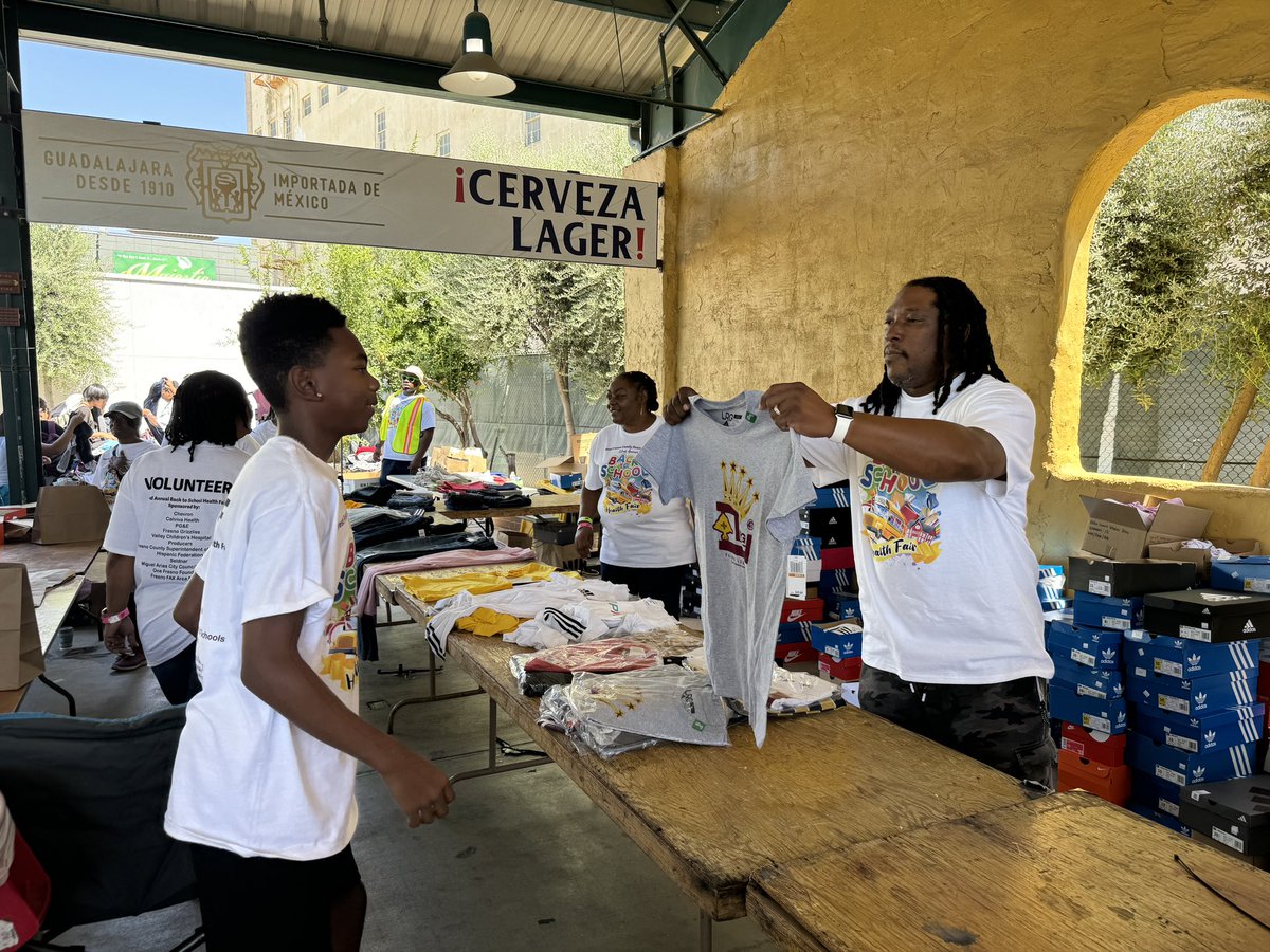 Philly_Really's tweet photo. Big thanks to @LRGClothing and @Jmase31 for donating clothes for our annual Back to School Health Fair! https://t.co/iib0C2cwyI