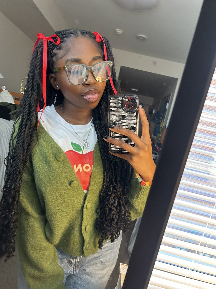 pretreez's tweet photo. 🍎 #firstday #purt https://t.co/AKeR8Pa1qd