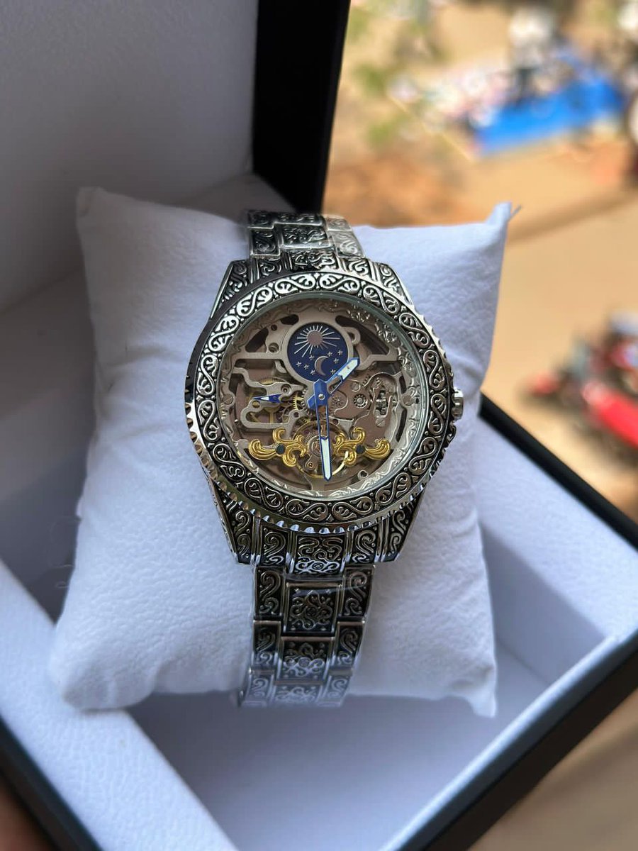 katoyusuf966's tweet photo. Imagine a birthday gift it would be if you gifted such stylish and genuine watches to your loved ones.  
For these and more Beautiful pieces, Dm whatsApp or call 0786539762.
#TyeWatches #TimeWithUs https://t.co/4KYumSSTci