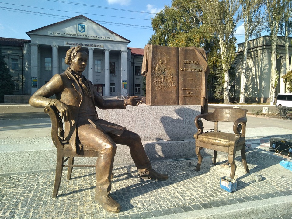 UaArtem's tweet photo. Покровськ, це місто з унікальними пам'ятниками. Тут і молодий Шевченко, і геніальний композитор Леонтович. https://t.co/YJwLhQsvMO