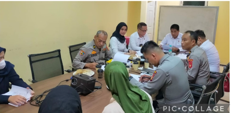 PoldaPosko70843's tweet photo. 🛑 Gelar Perkara &amp; Penyelesaian Kasus Narkotika Ditresnarkoba Polda Sumsel
 Ditresnarkoba Polda Sumsel terus bekerja keras untuk memastikan setiap kasus ditangani dengan adil dan transparan.  #PoldaSumsel #Resnarkoba #GelarPerkara #SumselBebasNarkoba #StopNarkoba #HukumTegas https://t.co/LJhfUCoKgq
