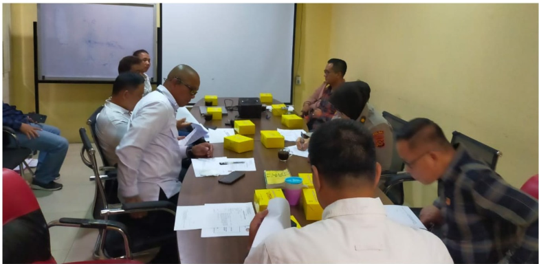 PoldaPosko70843's tweet photo. 🛑 Gelar Perkara &amp; Penyelesaian Kasus Narkotika Ditresnarkoba Polda Sumsel 🛑
Ditresnarkoba Polda Sumsel terus bekerja keras untuk memastikan setiap kasus ditangani dengan adil dan transparan

#PoldaSumsel #Resnarkoba #GelarPerkara #SumselBebasNarkoba #StopNarkoba #HukumTegas https://t.co/04msgbCB1D