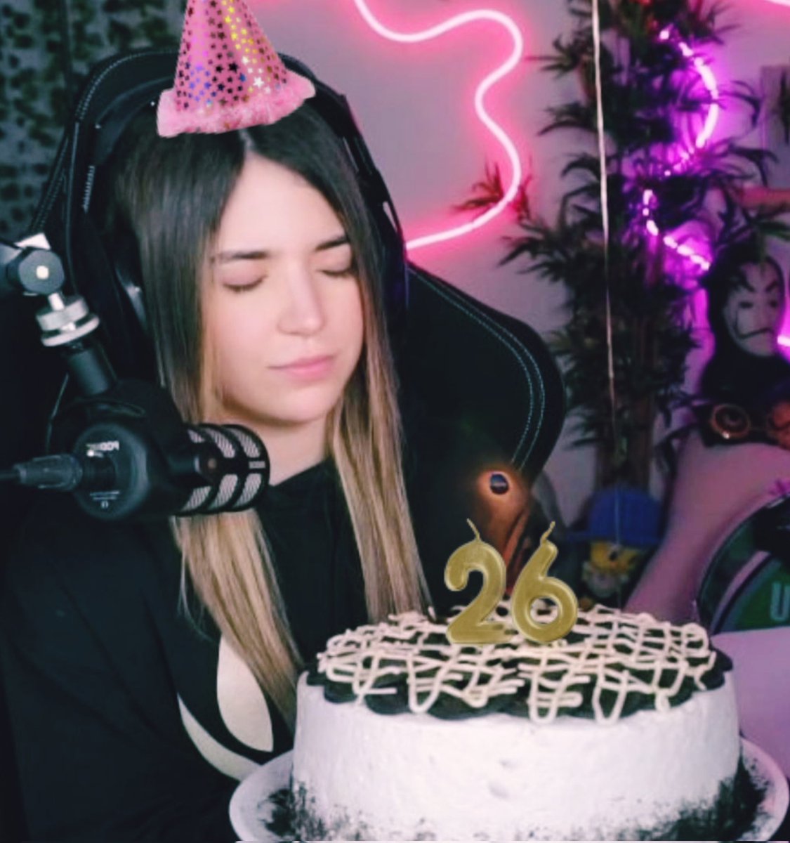 Samrivera_gg's tweet photo. FELIZ CUMPLEAÑOS CHANEKE!✨️
GRACIAS POR ALEGRARME TODOS MIS DIAS Rivis
TE AMAMOS MUCHO Rivis .. GRACIAS POR EXISTIR 🙌 QUE TE LA PASES BIEN.. CUIDA A TU ESPALDA #Rivis #Rivers https://t.co/EtYG1W6e9Q