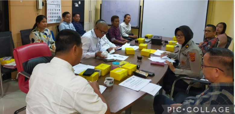 PoldaPosko70843's tweet photo. 🛑 Gelar Perkara &amp; Penyelesaian Kasus Narkotika Ditresnarkoba Polda Sumsel 🛑
 Ditresnarkoba Polda Sumsel terus bekerja keras untuk memastikan setiap kasus ditangani dengan adil dan transparan

#PoldaSumsel #Resnarkoba #GelarPerkara #SumselBebasNarkoba #StopNarkoba #HukumTegas https://t.co/eOa12WHEQ7