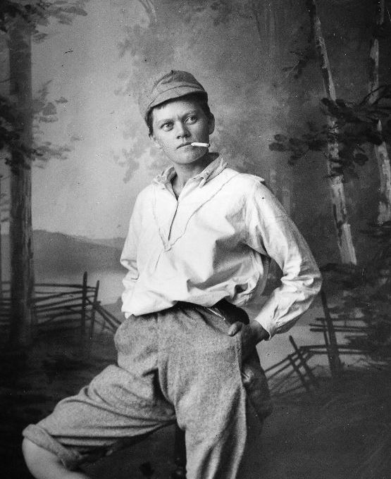 Norwegian photographer, women's suffragist, lesbian, Marie Høeg (1866-1949) made late 19thc and early 20thc photography including self portraits which challenged how women were expected to be portrayed #WomensArt