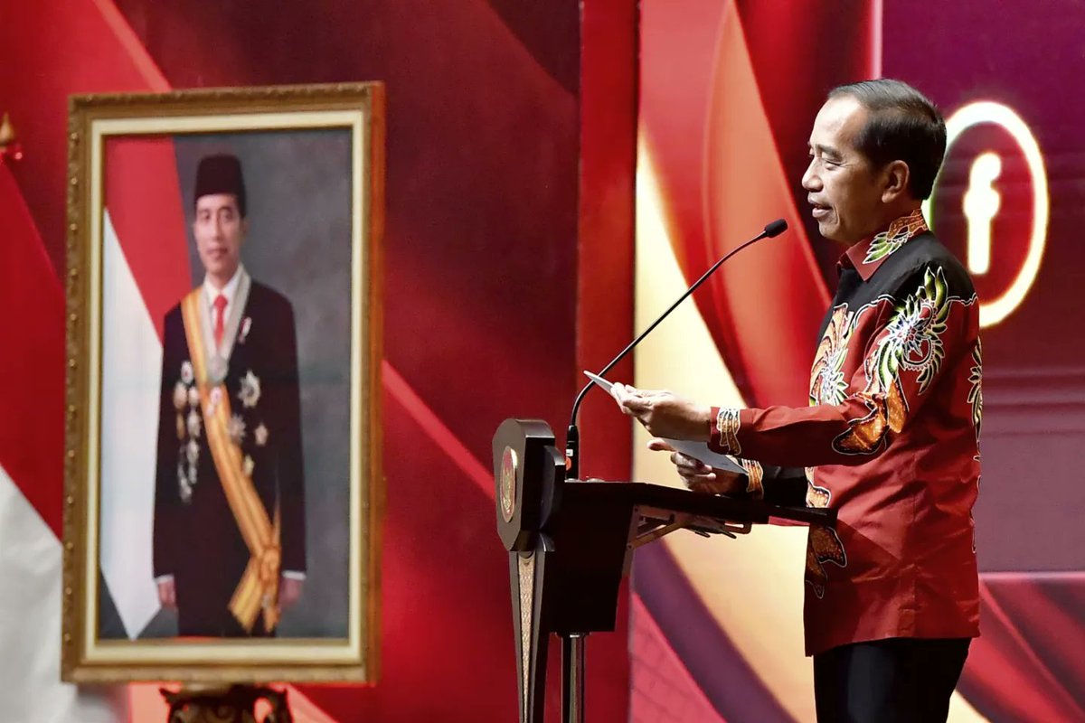jokowi's tweet image. Kualitas dan integritas pemilu barus menjadi fokus utama yang kita kawal dalam kesiapan penyelenggaraan Pemilihan Kepala Daerah (Pilkada) Tahun 2024. Peningkatan fungsi pengawasan serta tranparansi perlu dilakukan untuk kesuksesan Pilkada mendatang. Saya yakin pilkada serentak…