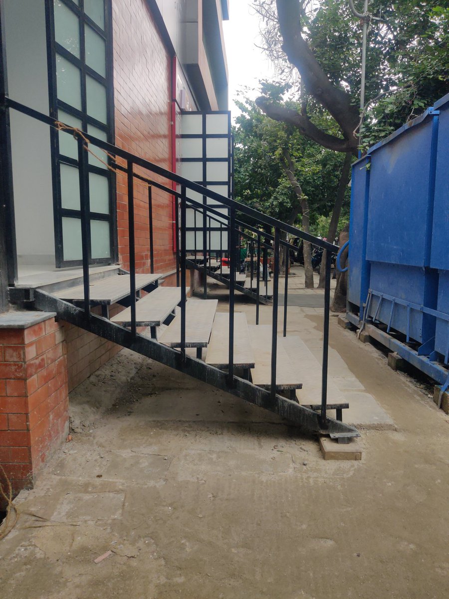 icindngr's tweet image. How is this shocking violation allowed? Why is the ward engineer turning a blind eye? Is this the brand Bengaluru at the cost of jeopardising pedestrian lives?. Why use public taxes to make pavements and then allow such illegal encroachments??.