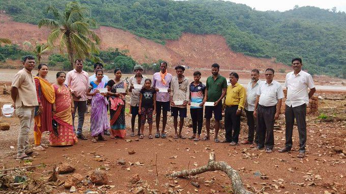 What's the point of Karnataka government building houses in Wayanad when it's own Uttara Kannada people 's condition is this. 

Who will build houses for these people. 

Don't you have any shame <a href="/siddaramaiah/">Siddaramaiah</a> <a href="/DKShivakumar/">DK Shivakumar</a> ?