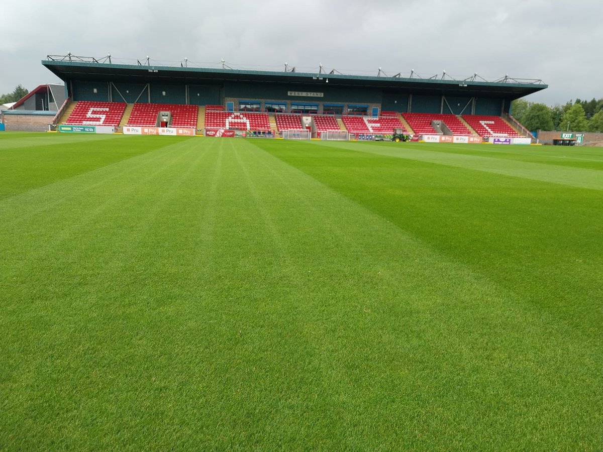 Gro_archie's tweet photo. Icl gronamic 16.3.6 application last week at Stirling Albion fc . Pitch filling in well and great colour and strength well done Graham . https://t.co/Cyahz6WvLm