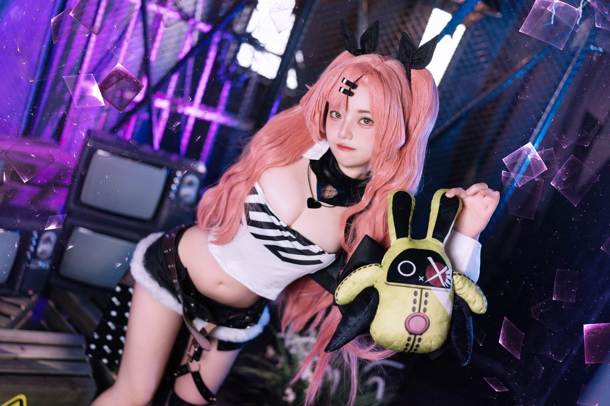 狡兔有三窟 妮可三百窟🖤
你們喜歡妮可嗎？

Photography @ruyibear
Gaffer @WeioneH

#絕區零  #絕區零dripfest #zzzeroCosplay https://t.co/g7xsJ7JE25
