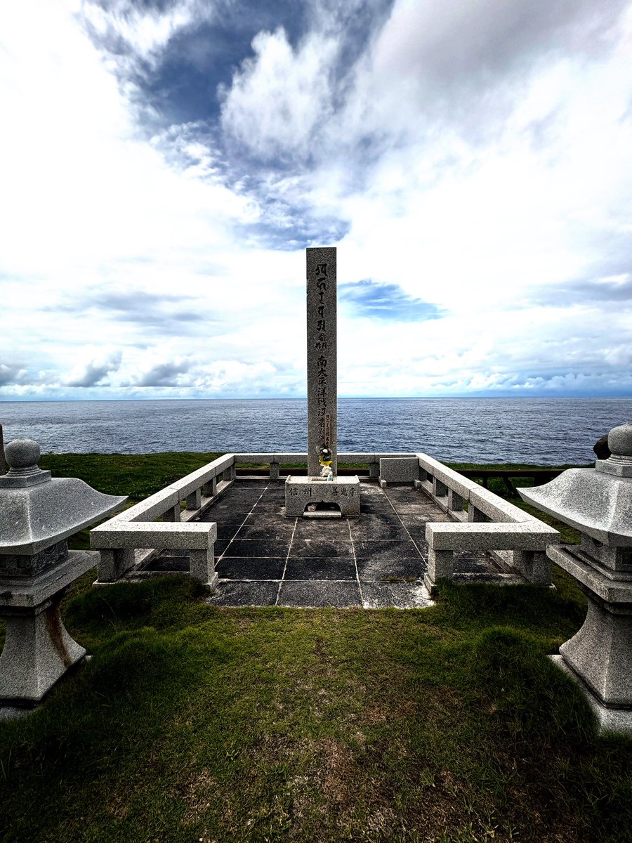 サイパン、ロタ島から帰国しました。先日の台風の影響で帰国便が欠航。複数名で訪れていた中で、予約便がオーバーブッキングで再度キャンセルという憂き目に合うメンバーもおり、帰国が最大３日遅れるという珍道中。写真は滞在中に訪れたバンザイクリフにある信州善光寺の慰霊碑🙏