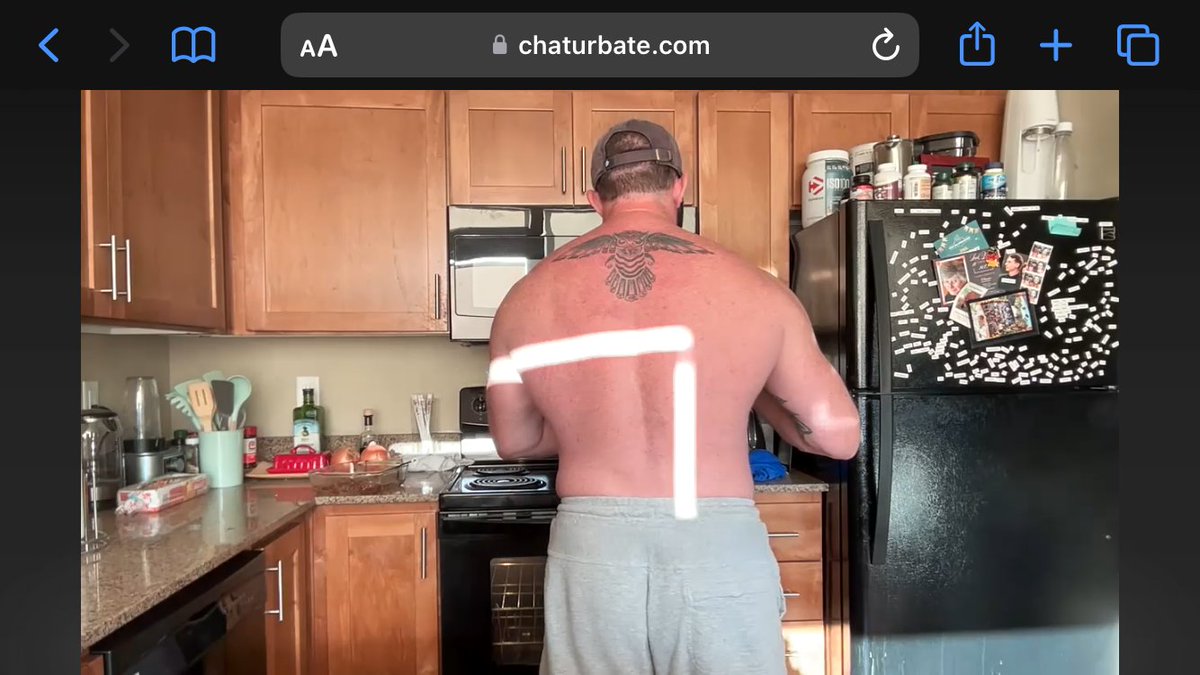 5’8 and 200 lbs of beef.  my back looks like the steak emoji 🥩 howd you like thes beef to cover your twink body? 

see full fuck vids on my JFF/justindeep

#bodybuilder #beefy # muscle worship #twinks #daddy