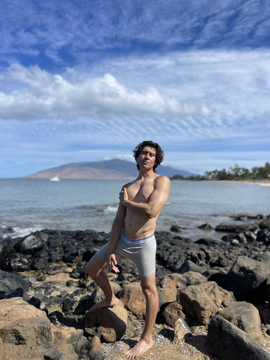 thejvra's tweet image. Because when in Hawaii, you don’t turn down a @CalvinKlein shoot 👏🏼
#JVRA #calvinklein #calvinkleinmen #calvinkleinperformance #hawaii #maui #summer #summervibes #photoshoot #photoshoots #loveislove #loveyourself #men #menstyle #menfashion