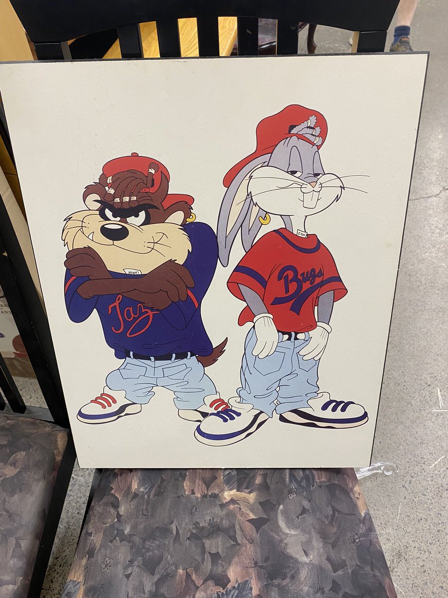 Paulotomas32's tweet photo. thrift shops really are a magical place https://t.co/hTqx70Gkpz