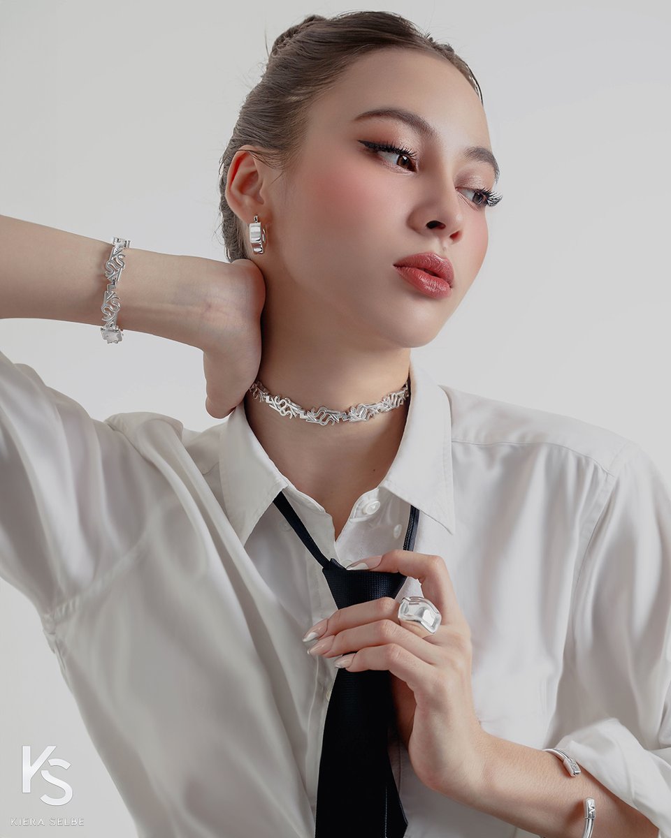 KieraSelbeBrand's tweet photo. Wear your confidence through the jewelry that's just right for you.✨

#kieraselbebrand #whereStyleMeetsSoul #BeyouShinebright

📍SHOP NOW🛍: https://t.co/0O5pV5EtMN
🛒 SIAM CENTER M.FLOOR, BANGKOK
🛒SOS FLAGSHIP STORE, SIAM SQUARE | SOS MEGA BANGNA https://t.co/EQX3jkXuvr