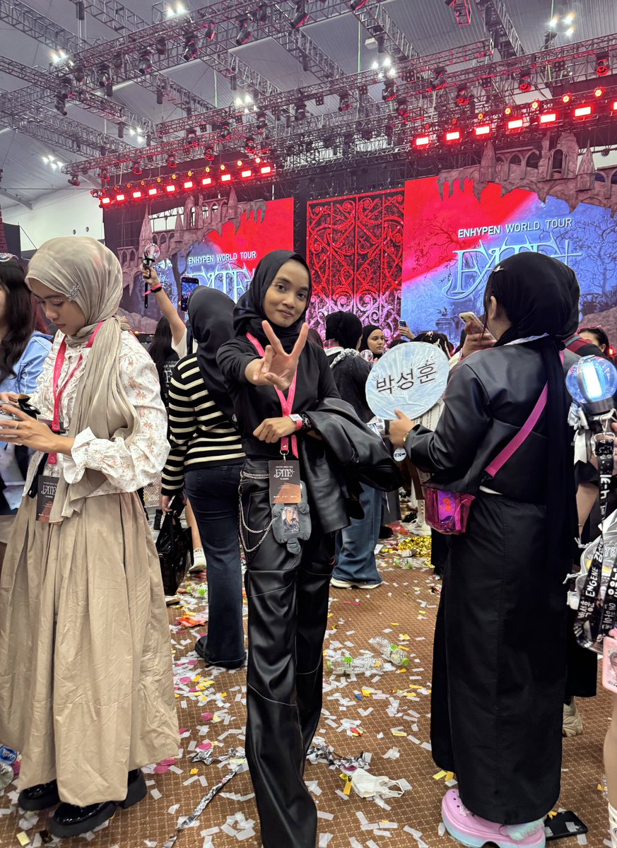pr4isejvy's tweet image. I don’t know where to start but I do love people in Jakarta are so nice to me. I came here for Fate+ concert which is I’ve been looking forward to visit Jakarta in anytime if I had a chance to see Enhypen here. 

I was a bit culture shock to experience this concert environment…