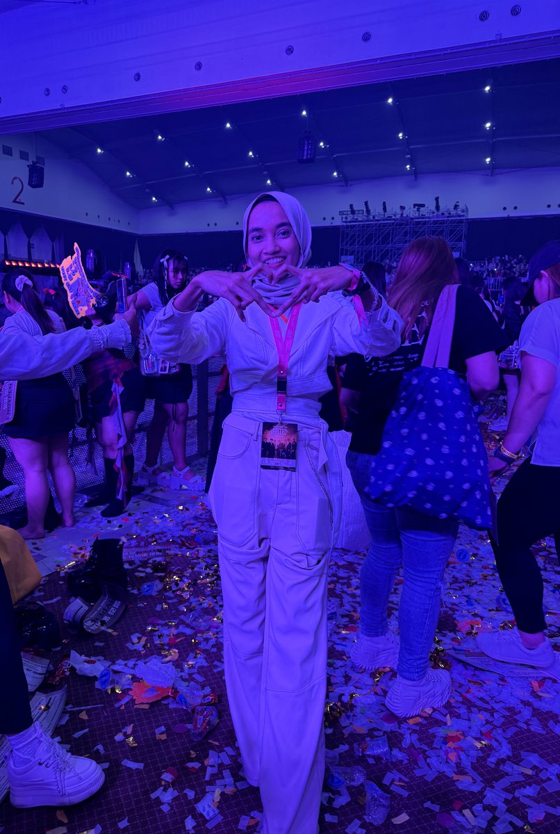 pr4isejvy's tweet image. I don’t know where to start but I do love people in Jakarta are so nice to me. I came here for Fate+ concert which is I’ve been looking forward to visit Jakarta in anytime if I had a chance to see Enhypen here. 

I was a bit culture shock to experience this concert environment…