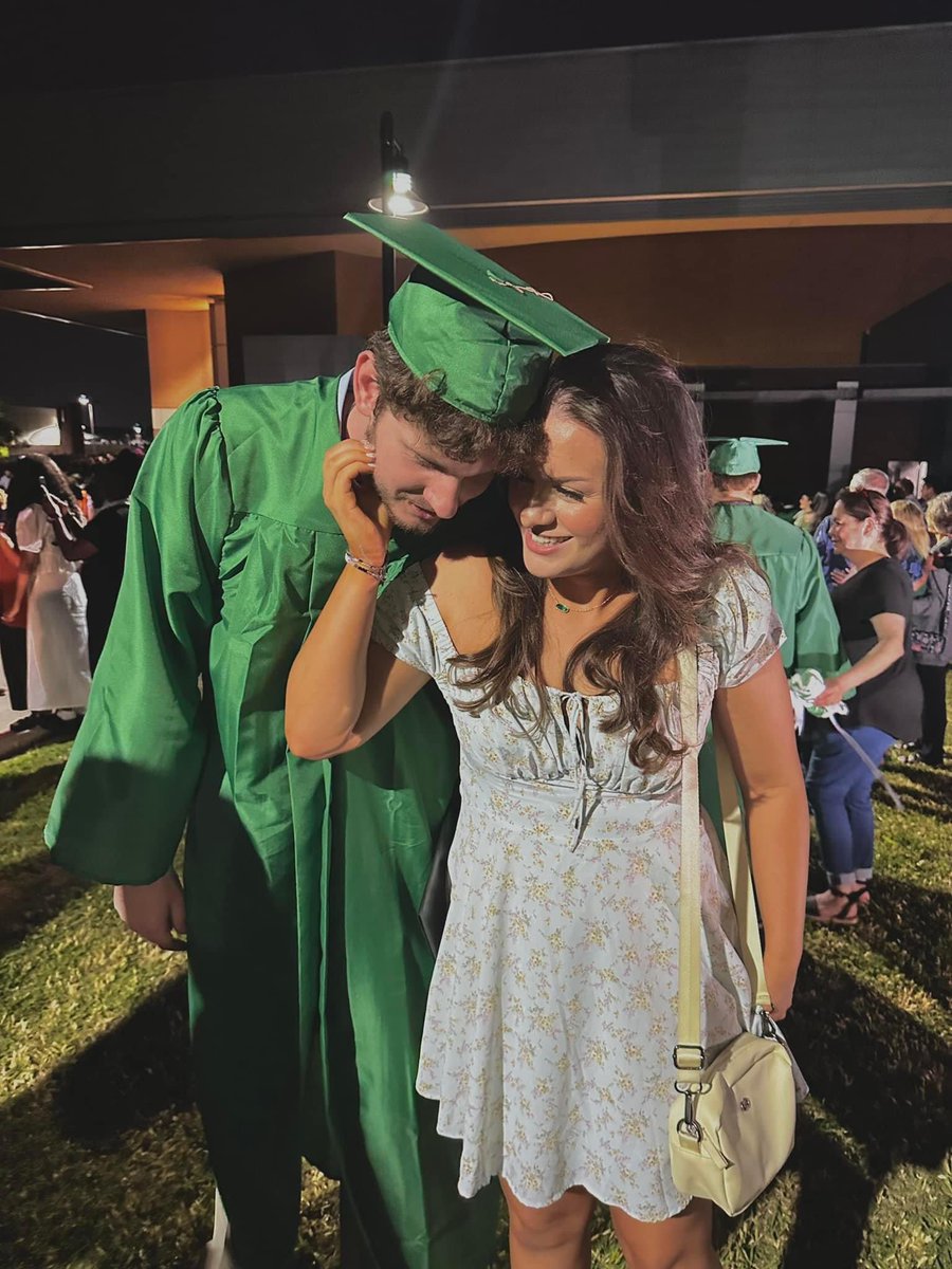 AllyisDun's tweet photo. Best friend of 4 years🤍 https://t.co/VDqmUqwW3E