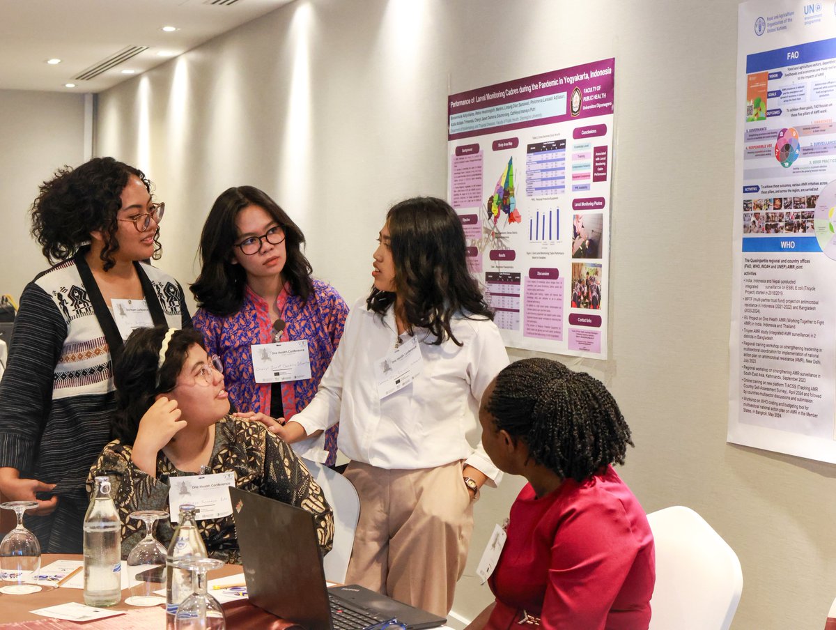 EUinThailand's tweet photo. Students &amp; professionals met in 🇹🇭 to explore #OneHealth principles at an EU-funded conference.

This event focused on regional collaborations &amp; solutions under the umbrella of "One Health in Action”, an approach to balance the health of people, animals, and ecosystems. 🐾🌱 https://t.co/7kWr5sAslK