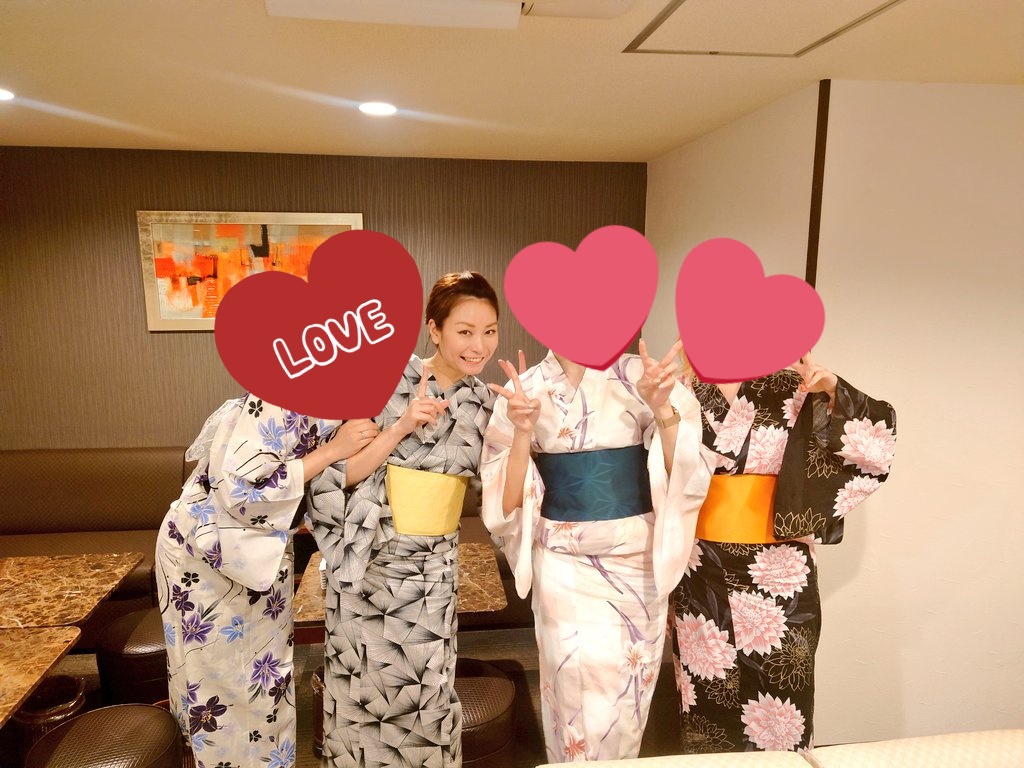 luna1025an's tweet photo. お久しぶりです！
まだまだ暑いー💦☀
ルナージュも楽しくやってますんー😗
皆と飲みたいわ🍻
#岡山　
#岡山スナック
#浴衣
#夏の風物詩 https://t.co/Ph5K0HjNNo