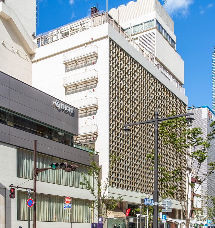 藤崎外観に並んだ「星モチーフ」🌟 藤崎の象徴とも言える青葉通り外観