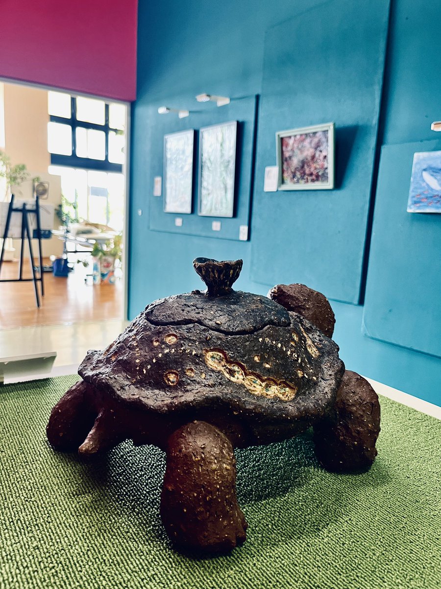 kero_pottery's tweet photo. 県内の若手アーティストが集うヤンバライズ展にて、リクガメのオブジェを展示させて頂いております！どうぞ実物をご覧頂けましたら幸いです。
▶︎東村文化•スポーツ記念館
▶︎2024.8.7〜9.24 (8.25在廊) https://t.co/jkACh4US2N