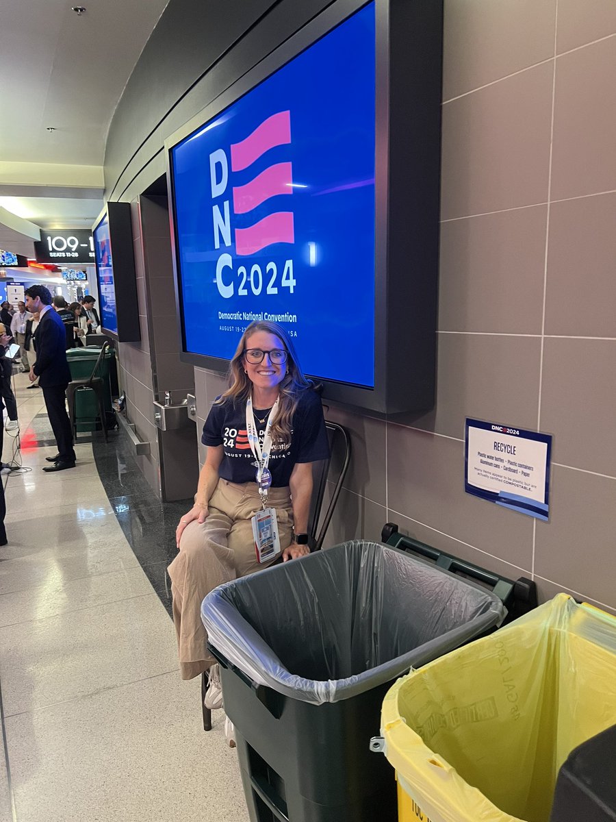 Childless cat lady who composts and recycles for Kamala. #DemConvention