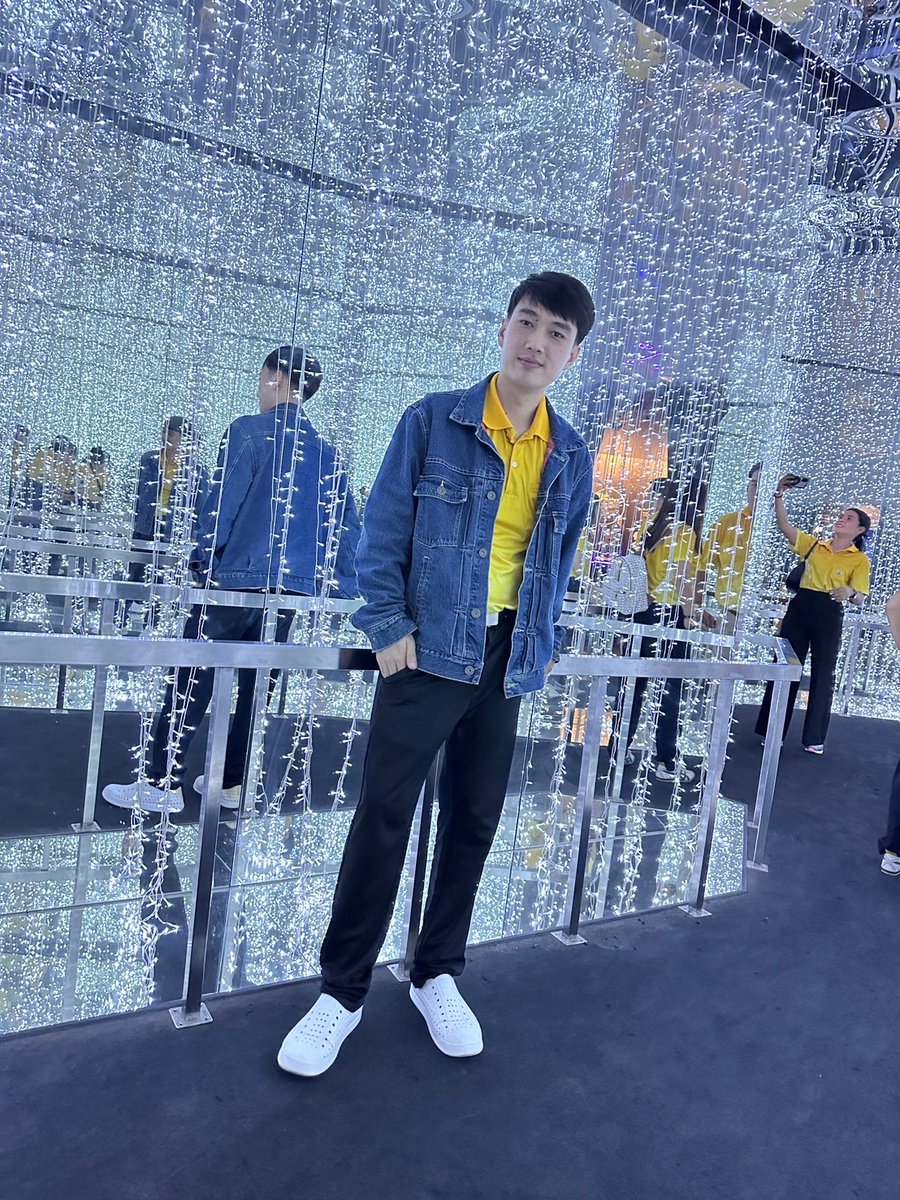 PatipatTHAN's tweet photo. Well, you see, if someday, any day, you want to see your own small, sparkling star again.
#จันทบุรี #spaceinspirium https://t.co/QFjxqSKp1X
