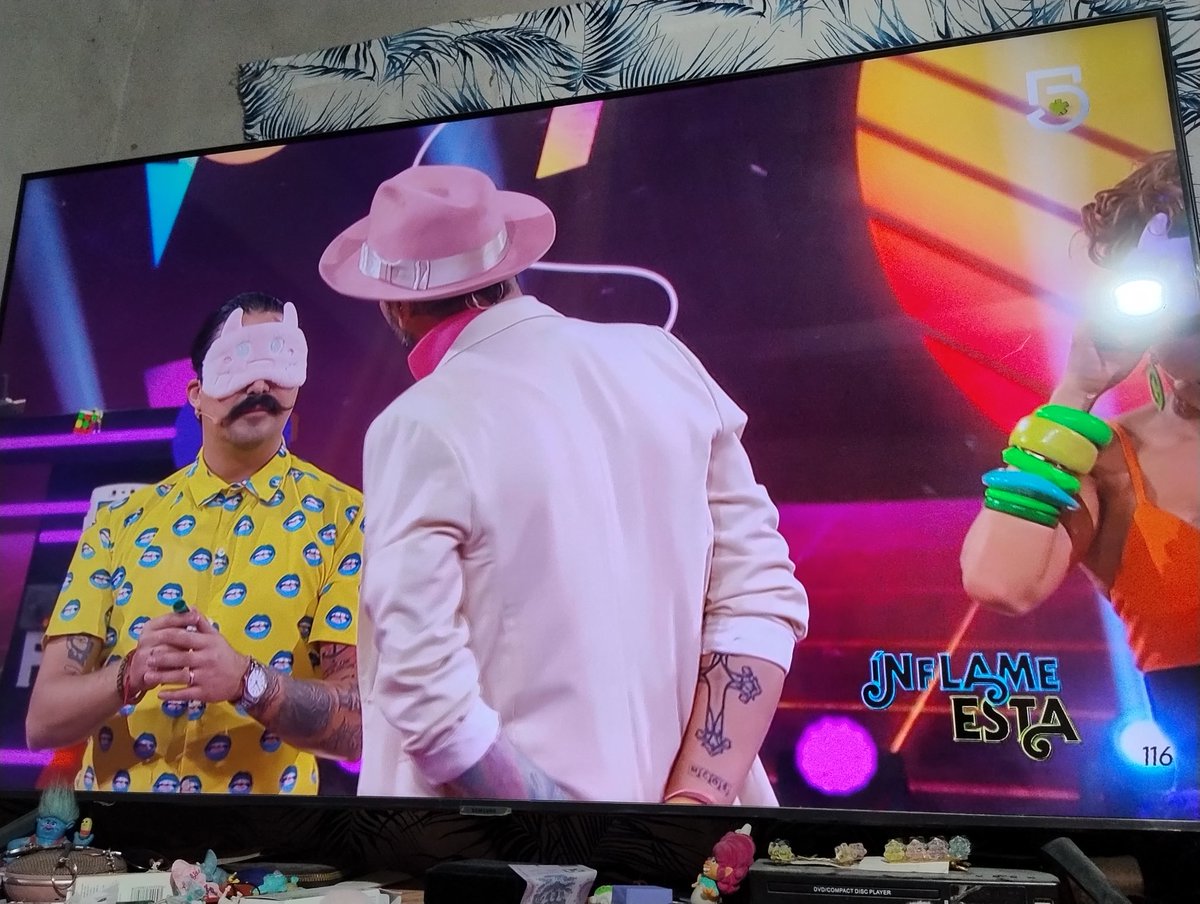 #EstáDe10 la tremenda invitada de hoy en #MeCaigoDeRisa 😍😍😍😍 <a href="/faisirrito/">Faisy 🐺</a> <a href="/elguana7/">Guana</a> <a href="/poncho_b/">Poncho Borbolla</a> <a href="/fastlicht/">Ricardo Fastlicht</a> <a href="/Mariazelzel/">.</a> <a href="/MeCaigoDeRisa/">Me Caigo De Risa</a>