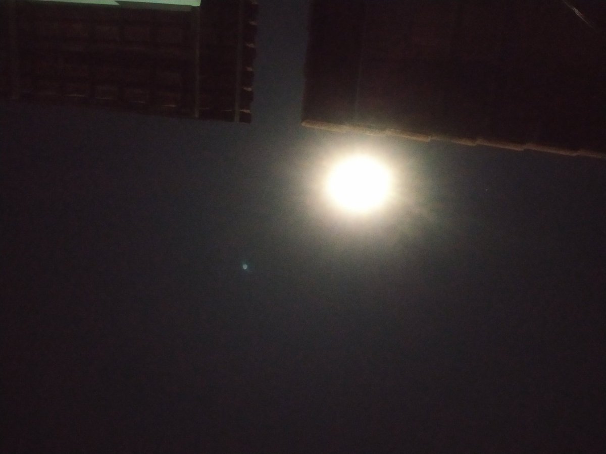 Daybreak_Draws's tweet photo. in 2 minutes it will be perfectly at the exact centre of the sky https://t.co/VoVRJO7YGm