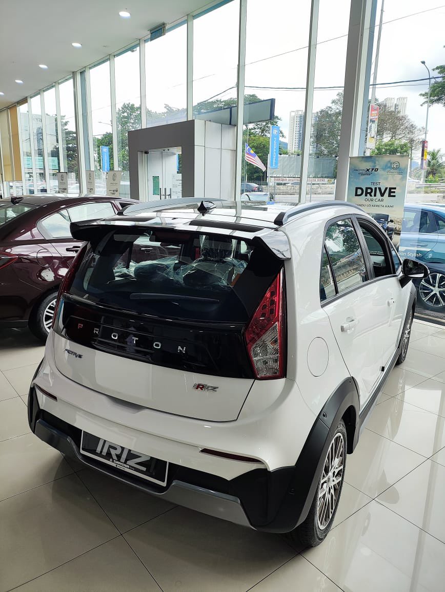 gChntl_'s tweet photo. PROTON IRIZ ni smart  la. 
Interior design dia macam bukan kereta tempatan.

Ramai gegirl yg pakai. Dah lah stock always ade
Kalau ade cik gegirl nk tanya boleh lh dm kite dulu🙌🏻 

#ProtonIriz https://t.co/uVZX9a0WFr
