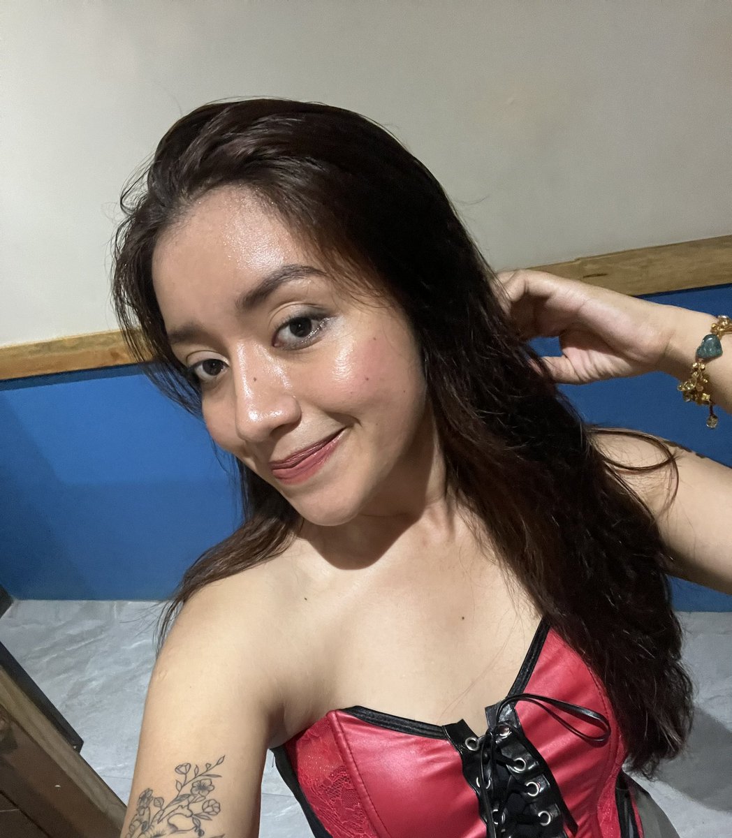 Xjybrc25's tweet photo. Soy fan de mi misma me e dado cuenta de eso con el tiempo y es bueno saberlo estoy en parte de lo que estoy creciendo como persona y me siento feliz por ello.🥹🤍
#notas #19agosto #amatemuchowey #WomansWorld #yomisma #sentiment #smile https://t.co/v4xioslcNP