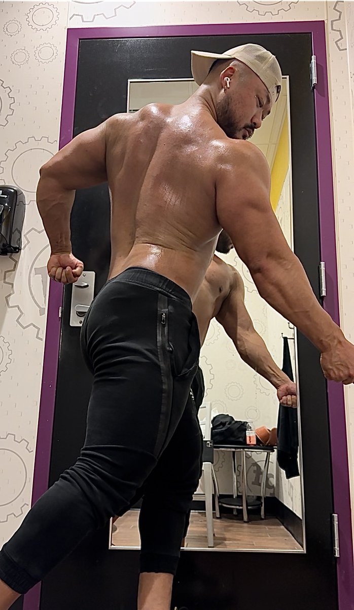 Just look at me, you’re so insignificant 😂