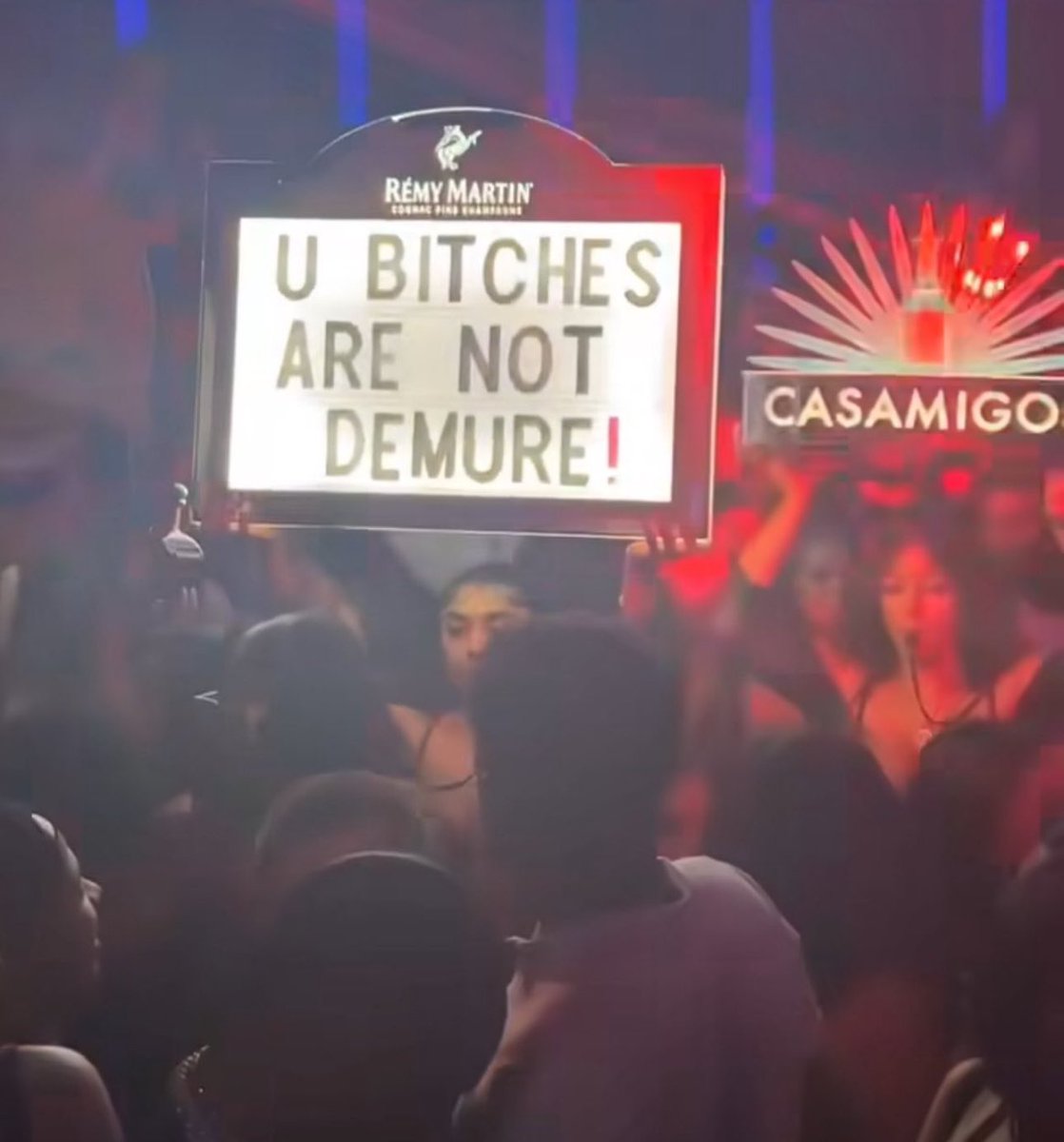 Hoodville_'s tweet image. This the one