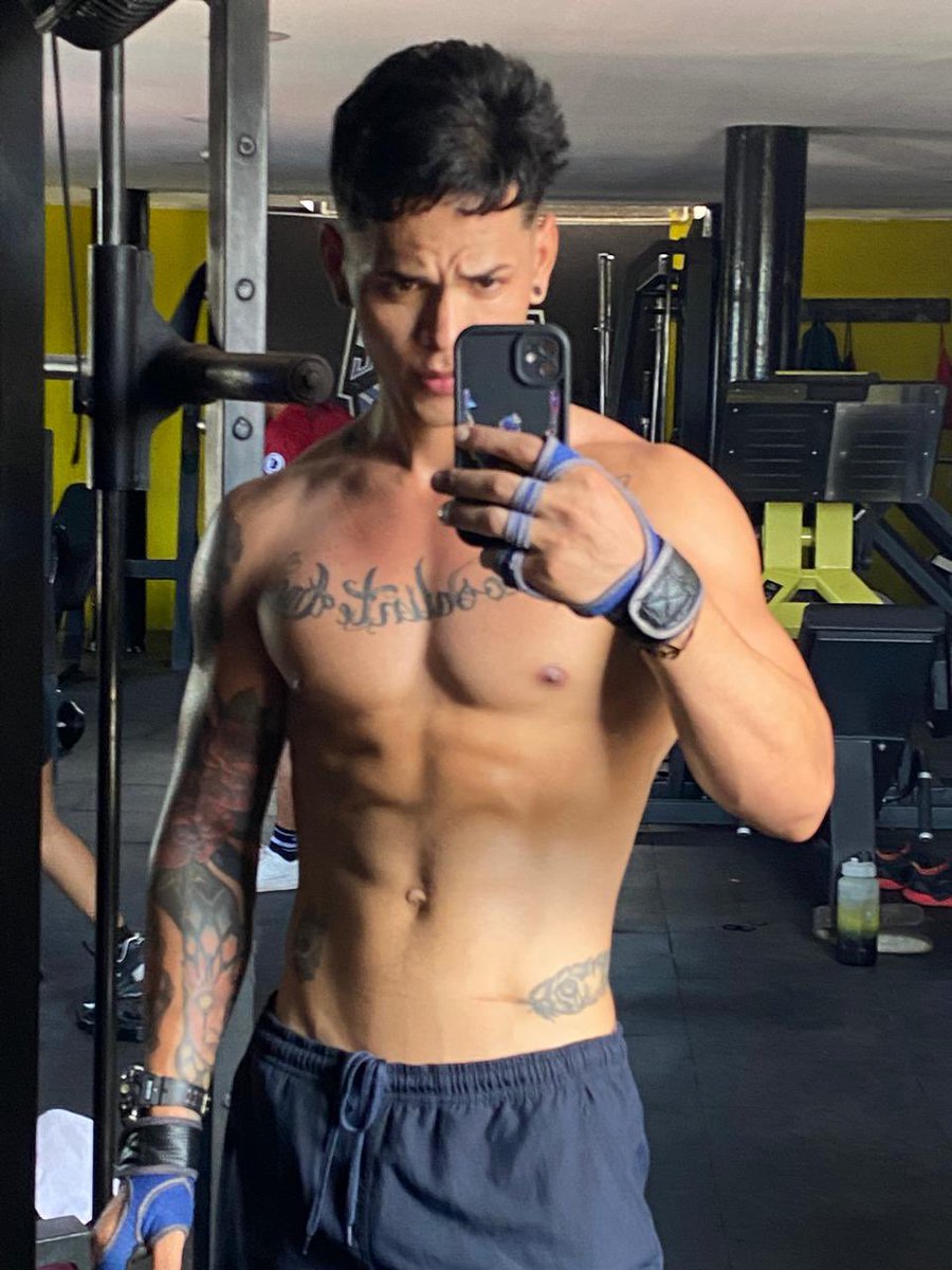 charris_roice's tweet photo. Hola ya me sigues en only fans ? https://t.co/KAAY1wzONd
