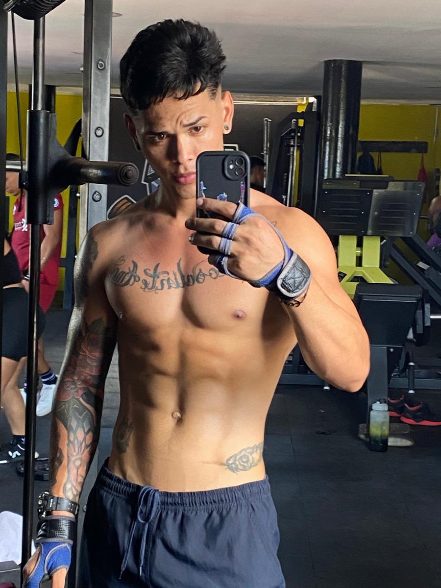charris_roice's tweet photo. Hola ya me sigues en only fans ? https://t.co/KAAY1wzONd