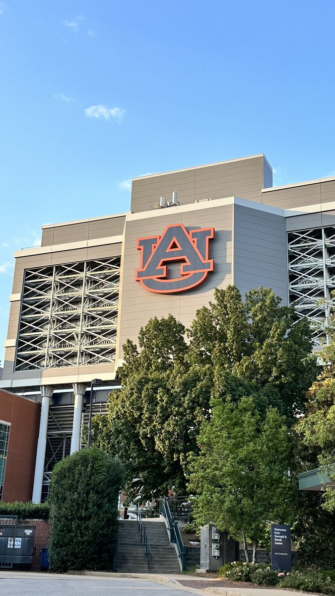 francomc's tweet image. Dropped one off at Clemson, and began the college search all over again. Time is moving way too quickly. @ClemsonUniv @AuburnU @virginia_tech