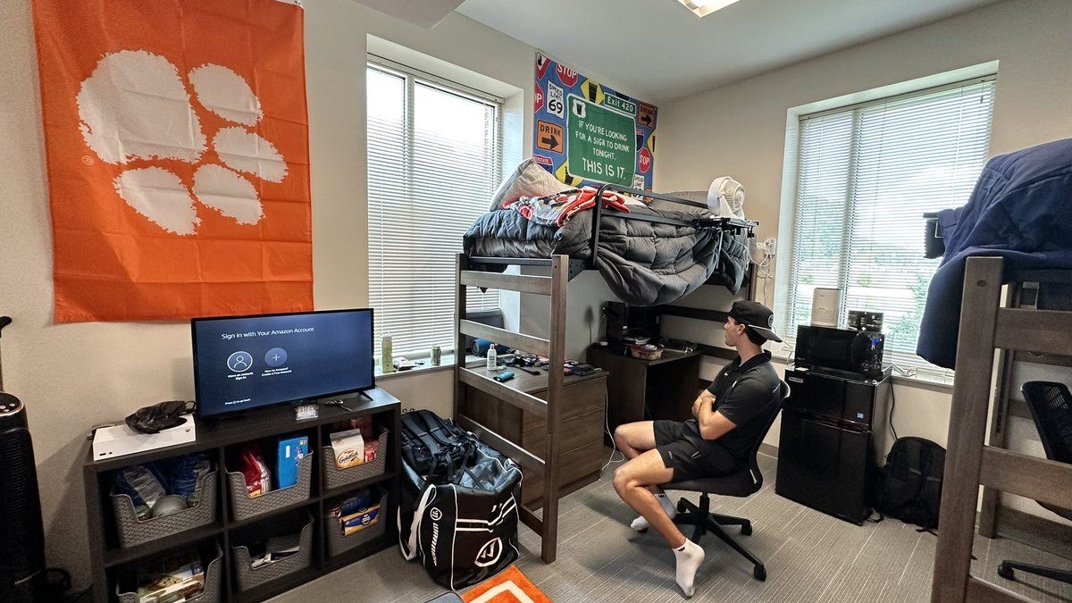 francomc's tweet image. Dropped one off at Clemson, and began the college search all over again. Time is moving way too quickly. @ClemsonUniv @AuburnU @virginia_tech