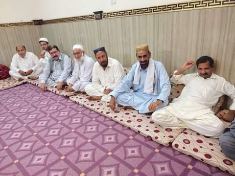 JSM_Force's tweet photo. ڈی اٸی خان
میراقاٸدجمعیت مولانافضل الرحمٰن کیطرف
سے ڈی ائی خان کے شعراء ادیبوں اور دانشوروں
کے اعزاز میں عشائیہ
 میراقاٸد
مولانا فضل الرحمن کو شہر میں ادبی سرگرمیوں
کا احوال بدامنی کے باعث سماجی رویوں میں
مولانا نے کہا جس معاشرے سے ادب ختم ہو جائے
 وہ معاشرہ اندر سے مر جاتا ہے https://t.co/uCwOgQjxn1