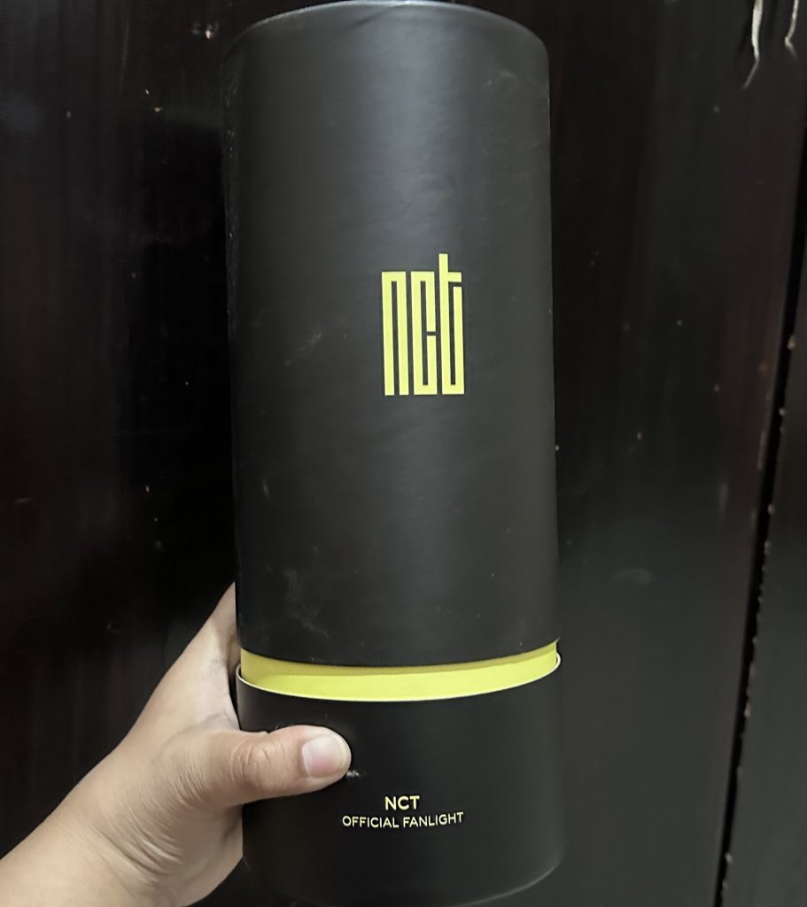 awkwardinaa's tweet photo. HELP RT❗
WTS PRELOVED LIGHTSTICK NCT VERSI 1 
Rp. 400.000 (negotiableee) 

✅ good condition
✅ connect app SMTOWN
✅ fullset (box + pouch) 
✅ pelunasan via (keep event with dp) 🍊
✅ COD

DM for details
📍 Jakarta

tag. wts lightstick nct https://t.co/p6e5zUeRPB