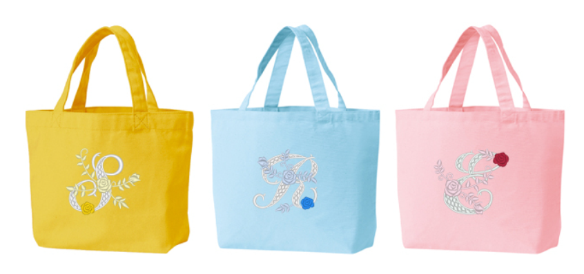 Nggak cuman mengurangi penggunaan plastik, tote bag juga multifungsi, loh. Bisa dipake dengan beragam gaya. Cocok nih hadiah buat temen yang suka shopping. #totebag #hadiah #kado